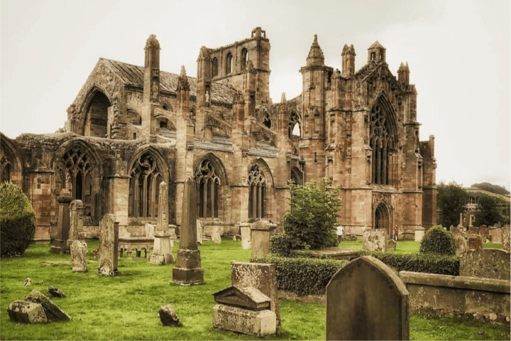 a group of lawn chairs sitting on top of an old church